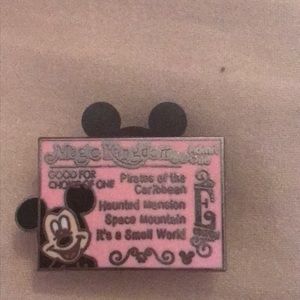 RARE - Disneyland pin